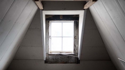 window-691893_940x601
